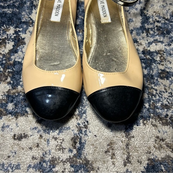 Steve Madden Gabriele Tan & Black Ankle Strap Patent Leather Flats Size 8 - Picture 4 of 16